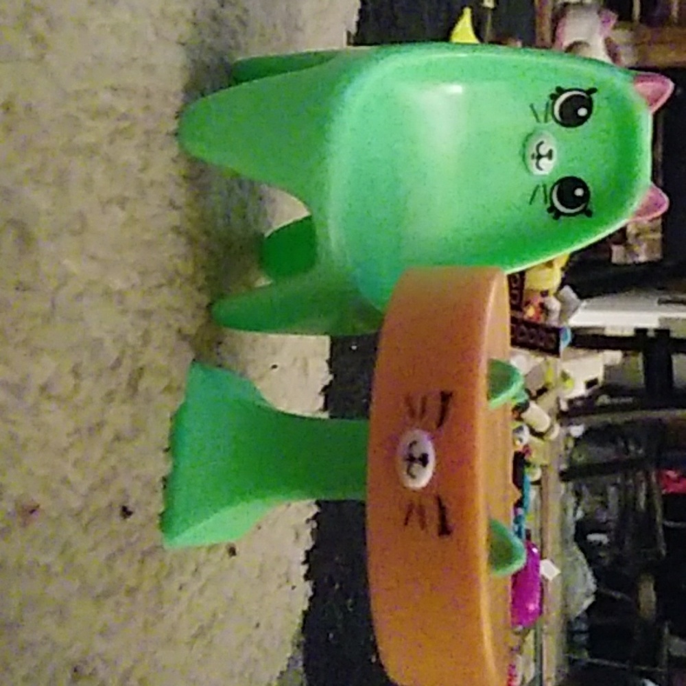 Chair and dinning table shopkins